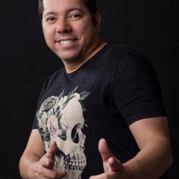 Cantor e compositor Louro Santos morre no Recife aos 49 anos